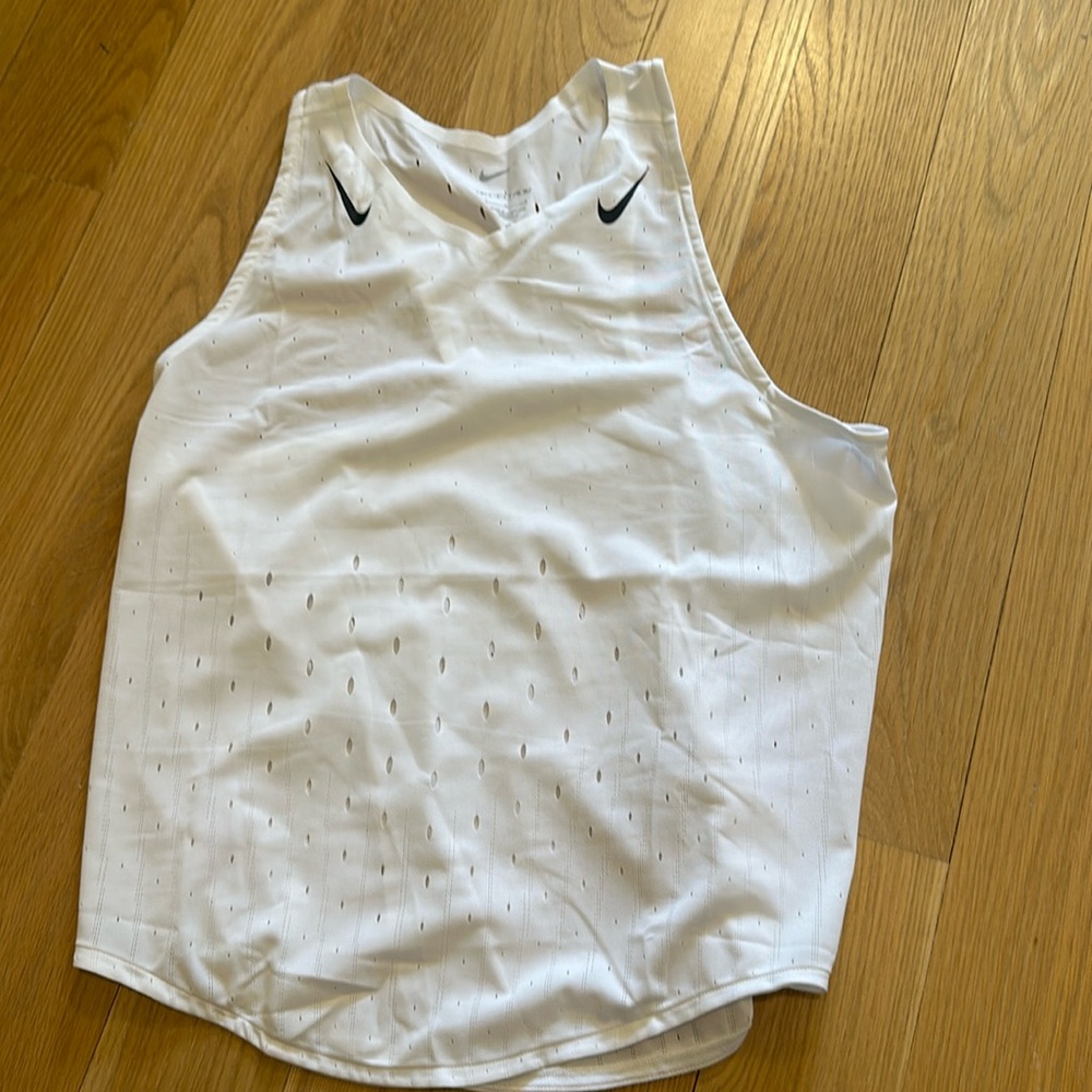 Nike AeroSwift
Women’s Dri-FIT ADV Running Singlet